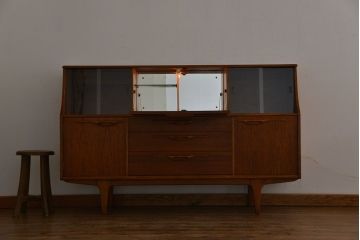 北欧家具 チーク材の北欧ビンテージ サイドキャビネット(サイドボード、リビングボード)