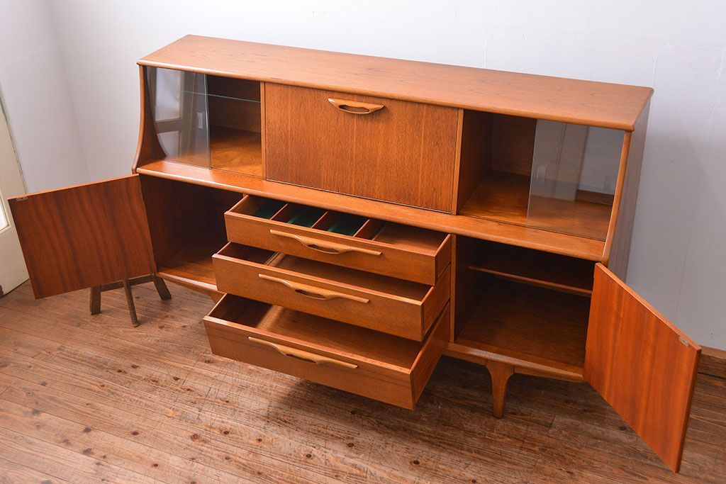 北欧家具 チーク材の北欧ビンテージ サイドキャビネット(サイドボード、リビングボード)