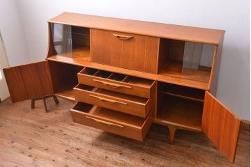 北欧家具 チーク材の北欧ビンテージ サイドキャビネット(サイドボード、リビングボード)