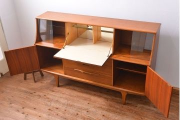 北欧家具 チーク材の北欧ビンテージ サイドキャビネット(サイドボード、リビングボード)