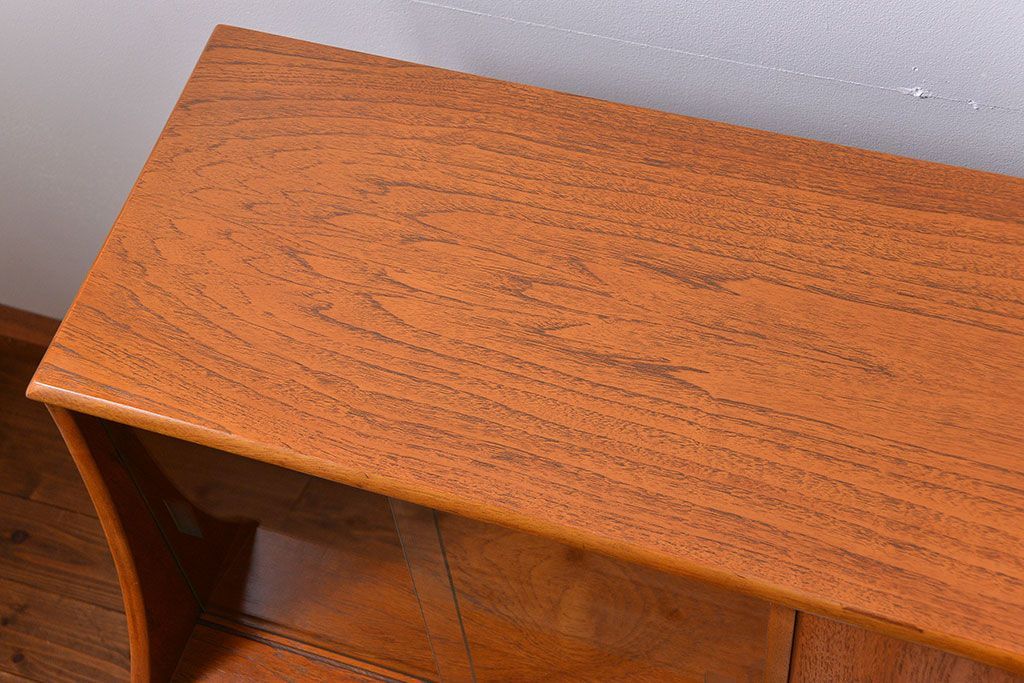 北欧家具 チーク材の北欧ビンテージ サイドキャビネット(サイドボード、リビングボード)