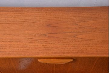 北欧家具 チーク材の北欧ビンテージ サイドキャビネット(サイドボード、リビングボード)