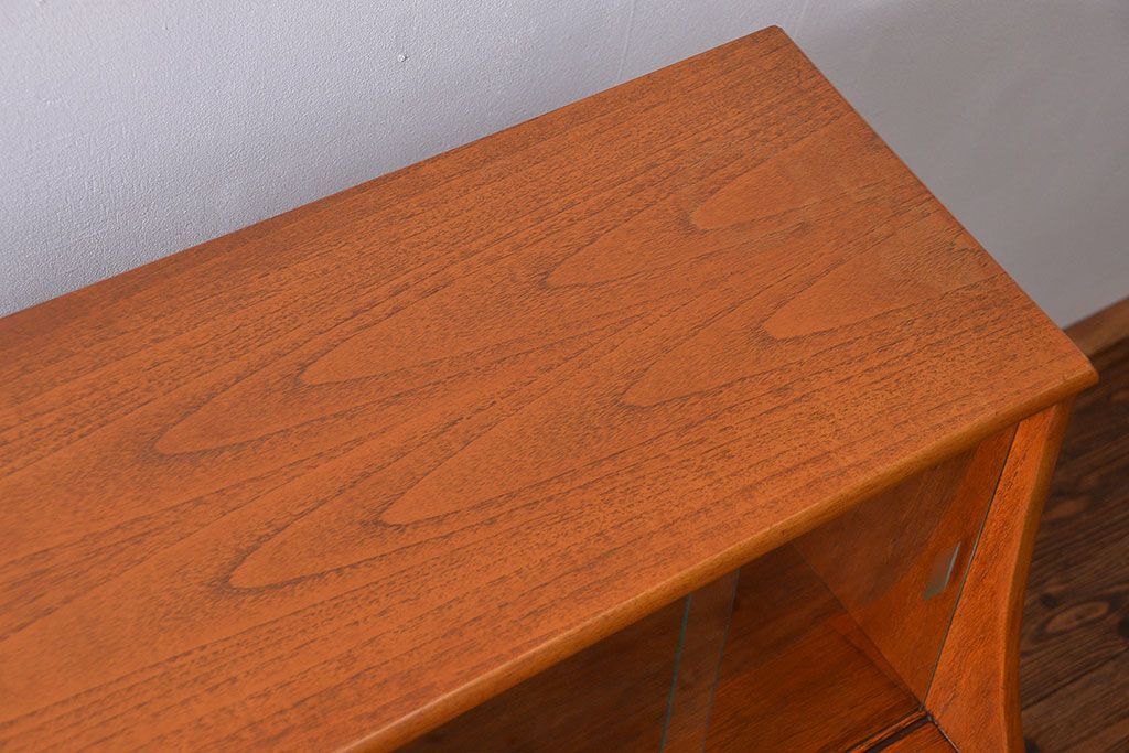 北欧家具 チーク材の北欧ビンテージ サイドキャビネット(サイドボード、リビングボード)