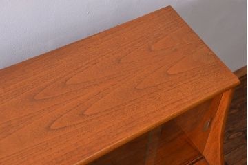 北欧家具 チーク材の北欧ビンテージ サイドキャビネット(サイドボード、リビングボード)