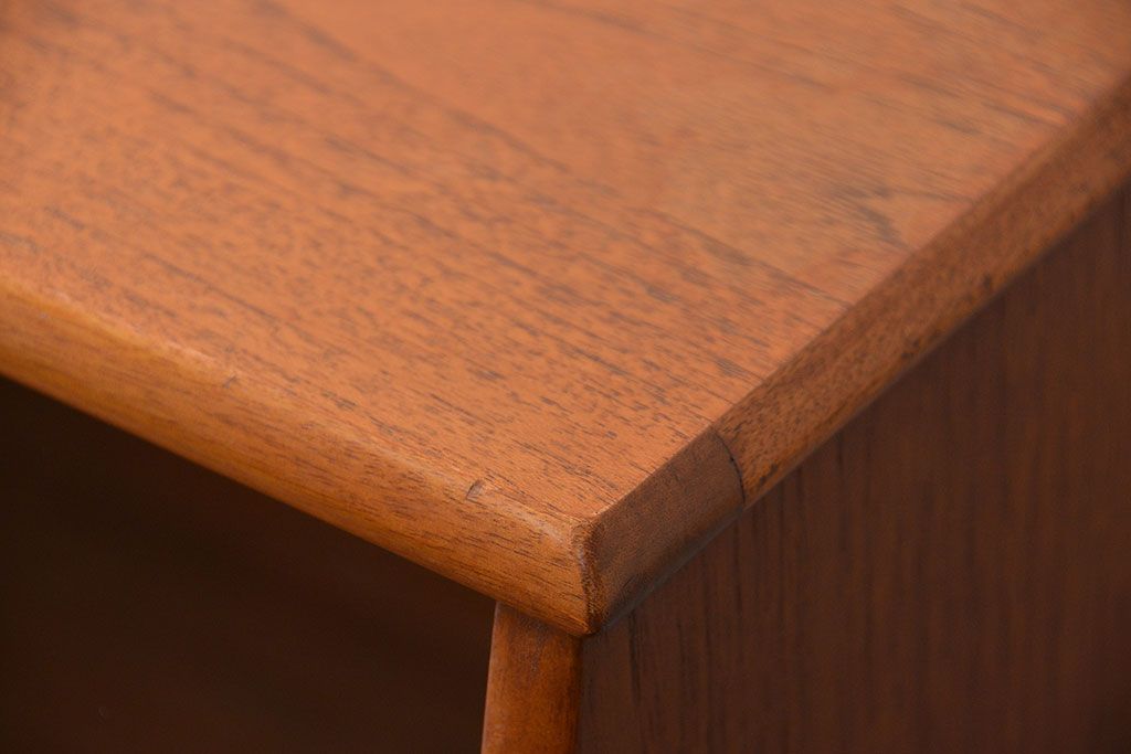 北欧家具 チーク材の北欧ビンテージ サイドキャビネット(サイドボード、リビングボード)