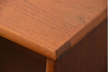 北欧家具 チーク材の北欧ビンテージ サイドキャビネット(サイドボード、リビングボード)