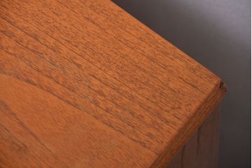 北欧家具 チーク材の北欧ビンテージ サイドキャビネット(サイドボード、リビングボード)