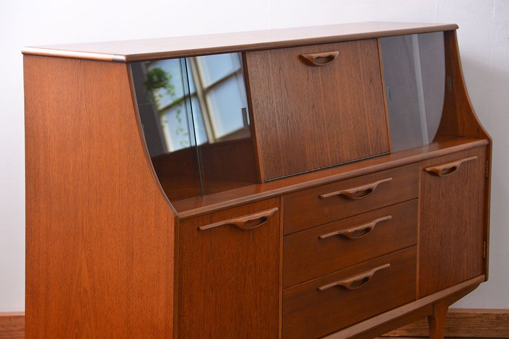 北欧家具 チーク材の北欧ビンテージ サイドキャビネット(サイドボード、リビングボード)