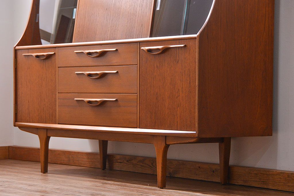 北欧家具 チーク材の北欧ビンテージ サイドキャビネット(サイドボード、リビングボード)