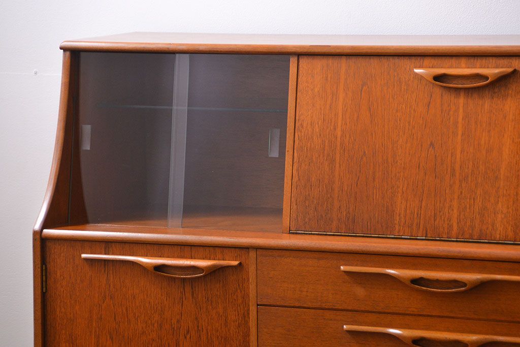 北欧家具 チーク材の北欧ビンテージ サイドキャビネット(サイドボード、リビングボード)