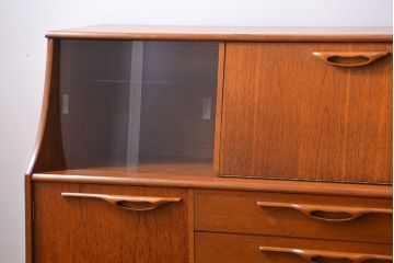 北欧家具 チーク材の北欧ビンテージ サイドキャビネット(サイドボード、リビングボード)