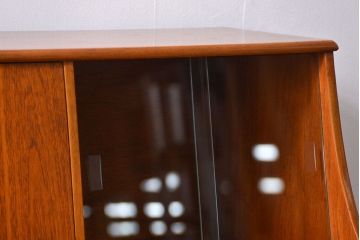 北欧家具 チーク材の北欧ビンテージ サイドキャビネット(サイドボード、リビングボード)