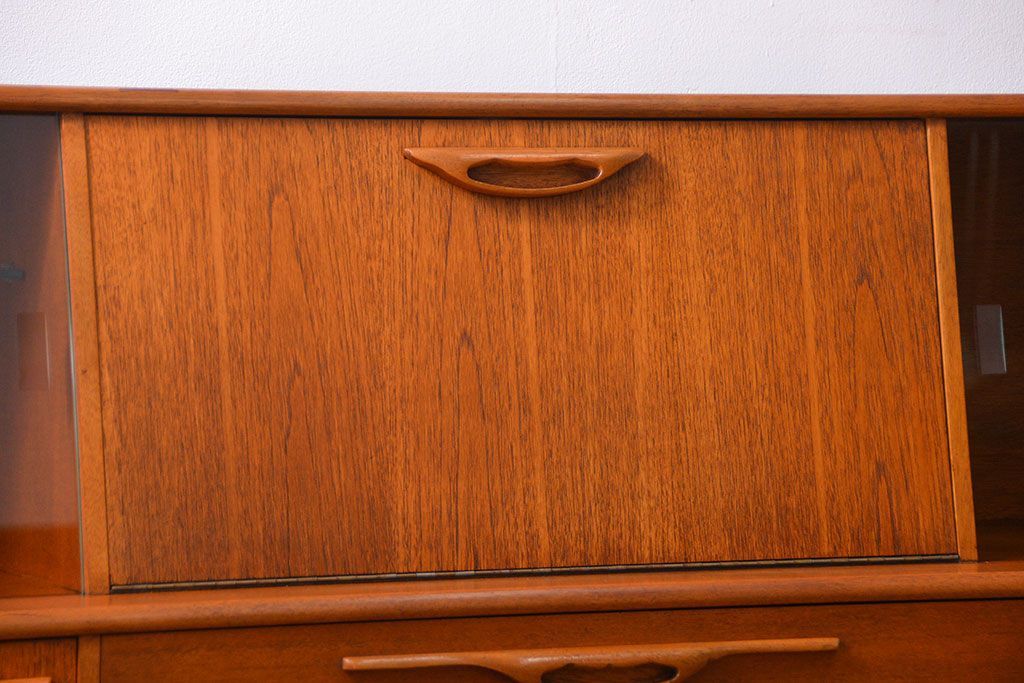 北欧家具 チーク材の北欧ビンテージ サイドキャビネット(サイドボード、リビングボード)