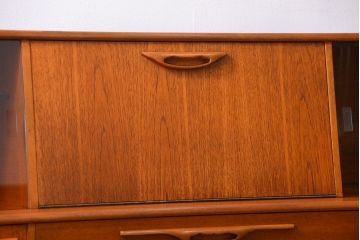 北欧家具 チーク材の北欧ビンテージ サイドキャビネット(サイドボード、リビングボード)