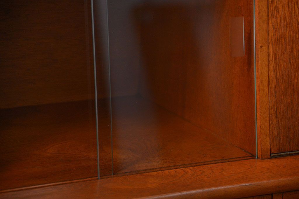 北欧家具 チーク材の北欧ビンテージ サイドキャビネット(サイドボード、リビングボード)