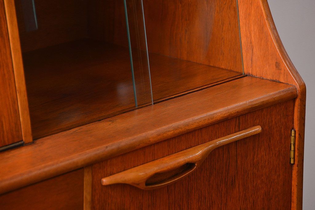 北欧家具 チーク材の北欧ビンテージ サイドキャビネット(サイドボード、リビングボード)