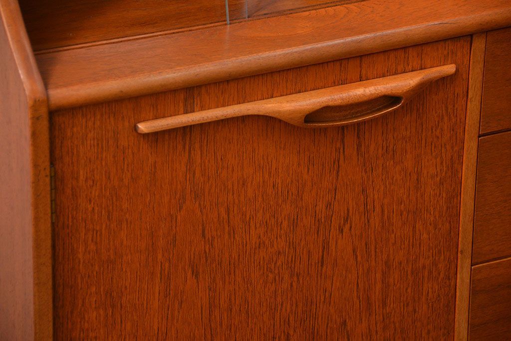 北欧家具 チーク材の北欧ビンテージ サイドキャビネット(サイドボード、リビングボード)