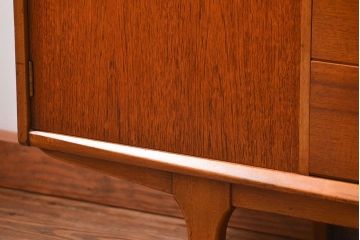 北欧家具 チーク材の北欧ビンテージ サイドキャビネット(サイドボード、リビングボード)