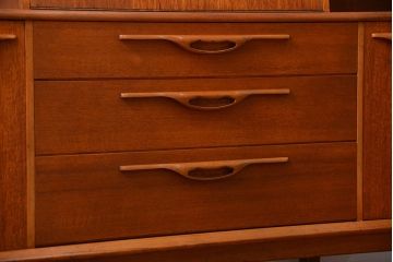 北欧家具 チーク材の北欧ビンテージ サイドキャビネット(サイドボード、リビングボード)