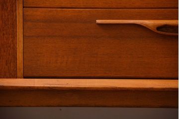 北欧家具 チーク材の北欧ビンテージ サイドキャビネット(サイドボード、リビングボード)