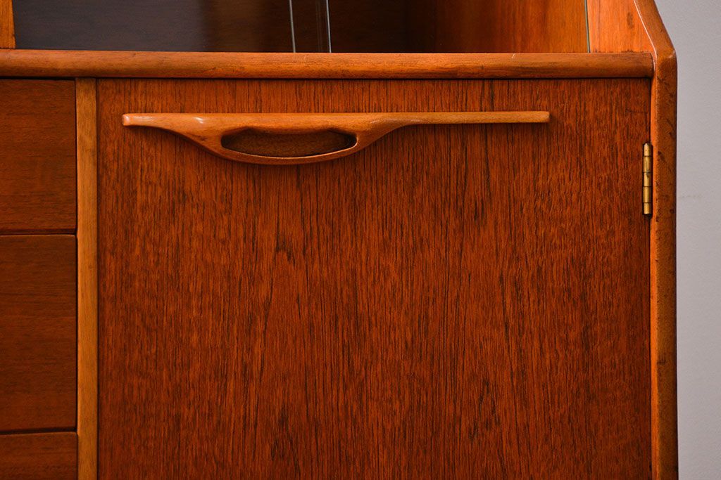 北欧家具 チーク材の北欧ビンテージ サイドキャビネット(サイドボード、リビングボード)