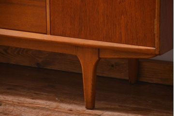 北欧家具 チーク材の北欧ビンテージ サイドキャビネット(サイドボード、リビングボード)