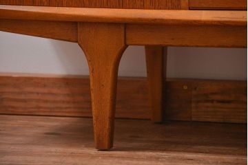 北欧家具 チーク材の北欧ビンテージ サイドキャビネット(サイドボード、リビングボード)