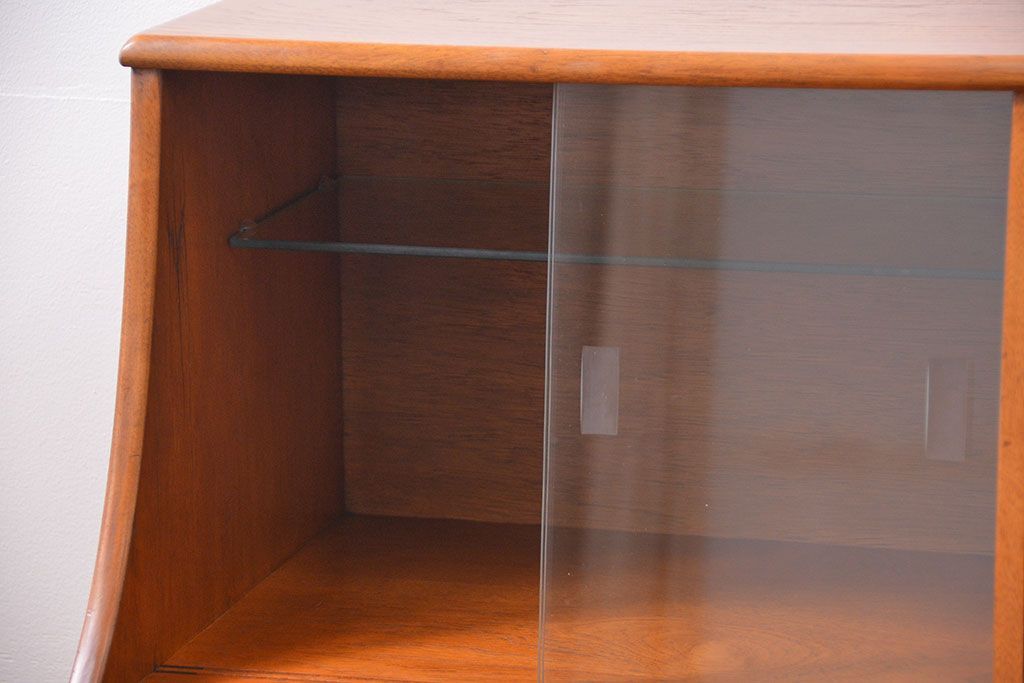 北欧家具 チーク材の北欧ビンテージ サイドキャビネット(サイドボード、リビングボード)