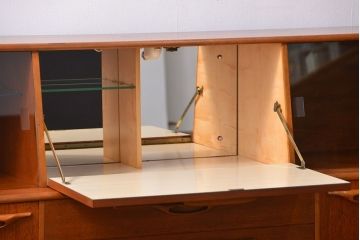 北欧家具 チーク材の北欧ビンテージ サイドキャビネット(サイドボード、リビングボード)