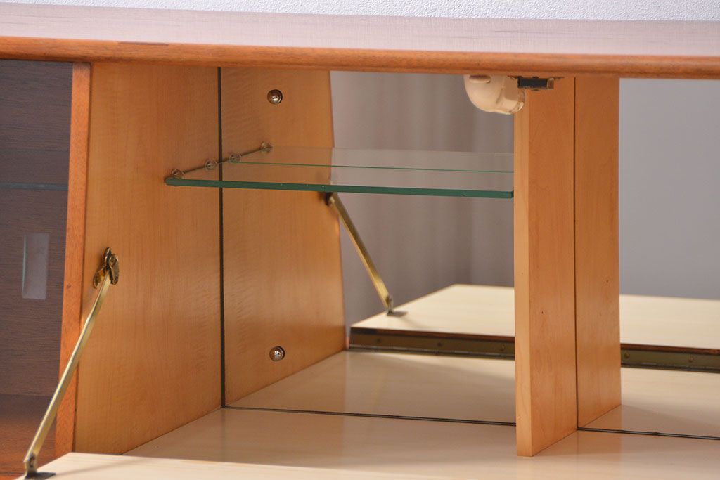 北欧家具 チーク材の北欧ビンテージ サイドキャビネット(サイドボード、リビングボード)