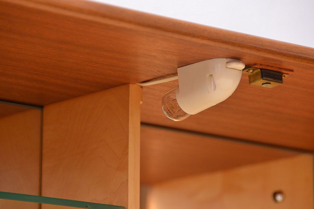 北欧家具 チーク材の北欧ビンテージ サイドキャビネット(サイドボード、リビングボード)