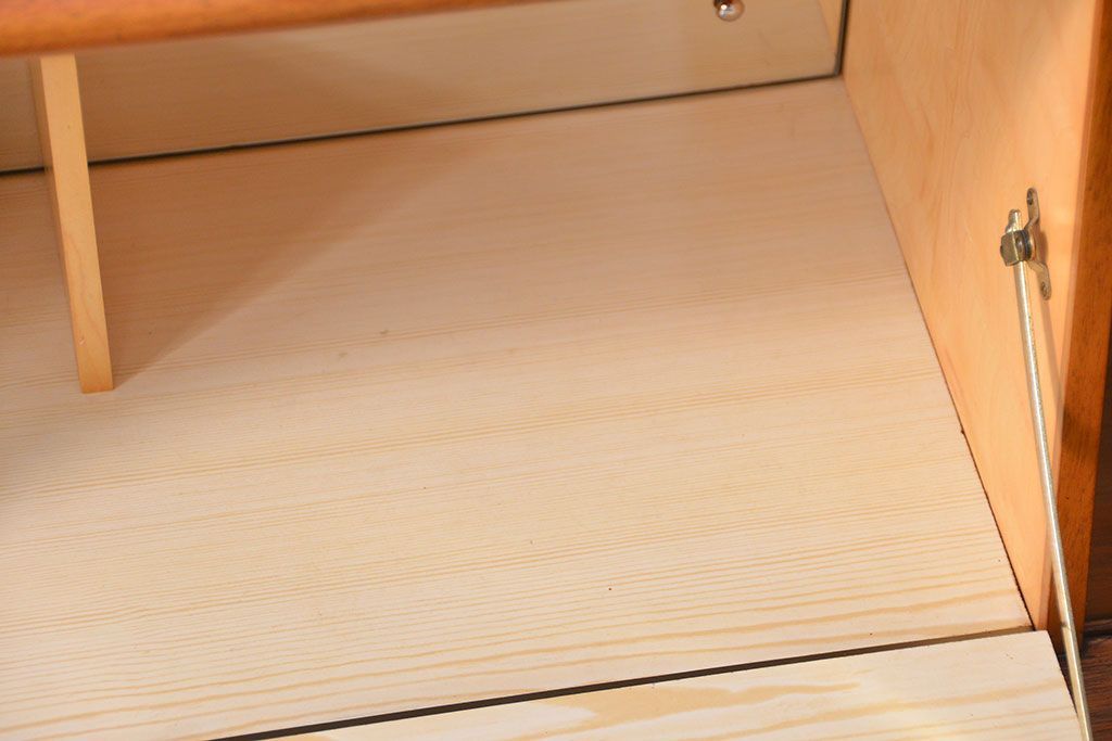 北欧家具 チーク材の北欧ビンテージ サイドキャビネット(サイドボード、リビングボード)