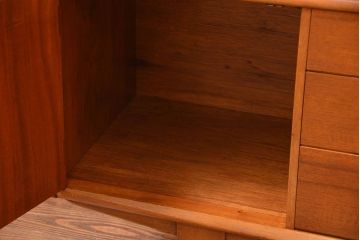 北欧家具 チーク材の北欧ビンテージ サイドキャビネット(サイドボード、リビングボード)