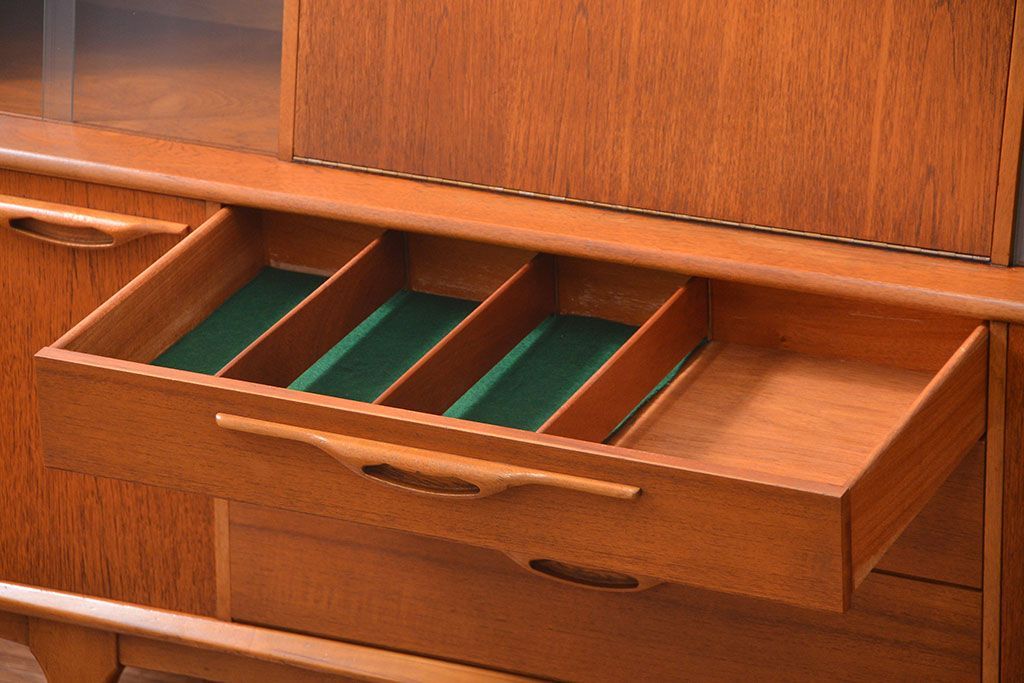 北欧家具 チーク材の北欧ビンテージ サイドキャビネット(サイドボード、リビングボード)