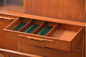 北欧家具 チーク材の北欧ビンテージ サイドキャビネット(サイドボード、リビングボード)