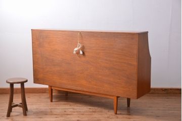 北欧家具 チーク材の北欧ビンテージ サイドキャビネット(サイドボード、リビングボード)