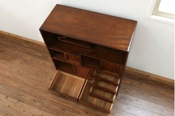 アンティーク家具　アンティーク 総クスノキ(楠)の重厚な高級茶箪笥