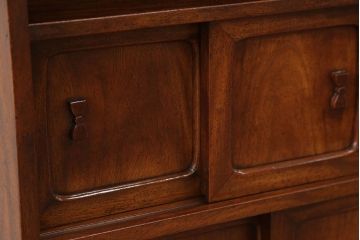 アンティーク家具　アンティーク 総クスノキ(楠)の重厚な高級茶箪笥