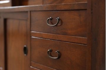 アンティーク家具　アンティーク 総クスノキ(楠)の重厚な高級茶箪笥