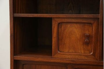 アンティーク家具　アンティーク 総クスノキ(楠)の重厚な高級茶箪笥