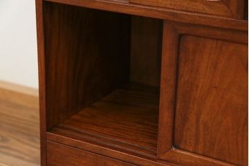 アンティーク家具　アンティーク 総クスノキ(楠)の重厚な高級茶箪笥