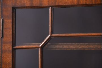 アンティーク家具　イギリスアンティーク ウォールナット材の上質で美しいキャビネット(ブックケース)