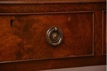 アンティーク家具　イギリスアンティーク ウォールナット材の上質で美しいキャビネット(ブックケース)