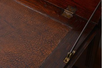 アンティーク家具　イギリスアンティーク オーク材の上質なライティングビューロー