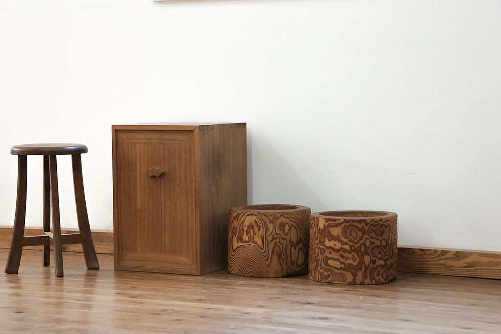 アンティーク雑貨　古民具・骨董 木目の素晴らしい刳り貫き桐火鉢　2個