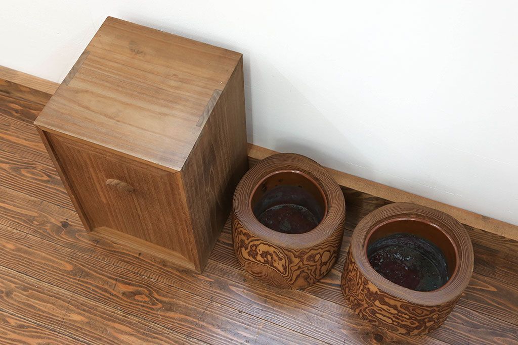 アンティーク雑貨　古民具・骨董 木目の素晴らしい刳り貫き桐火鉢　2個