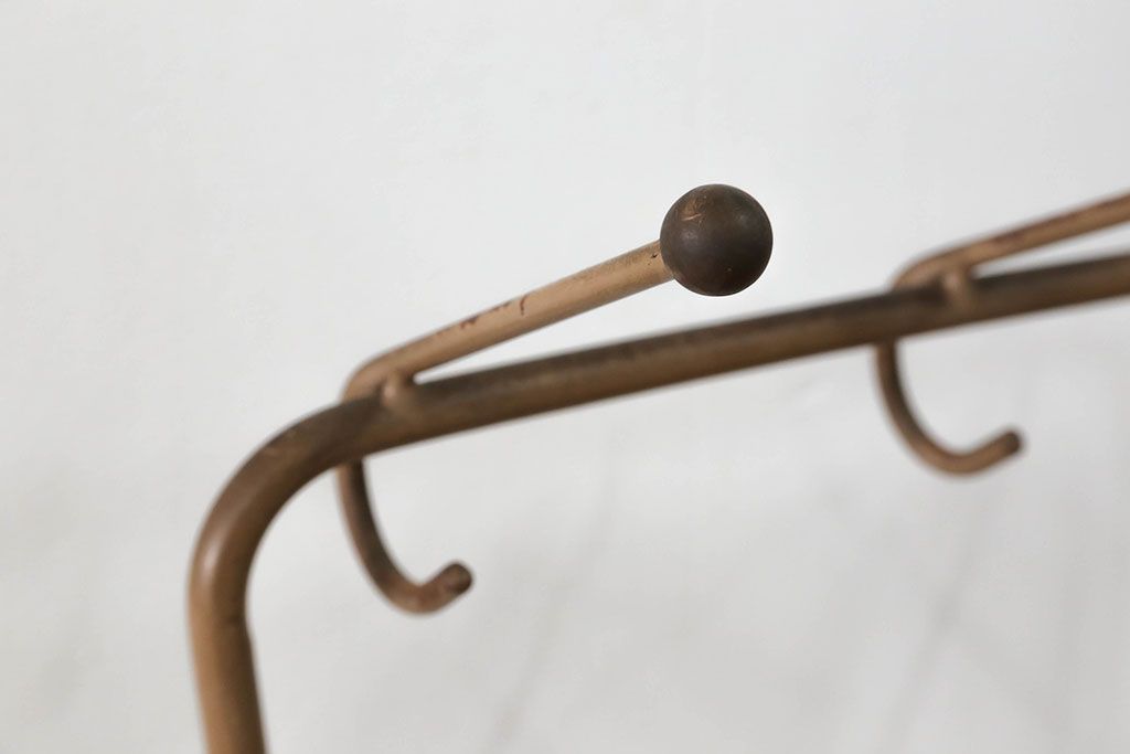 アンティーク雑貨　昭和レトロ レトロなアイアンハンガー(ポールスタンド、帽子掛け)