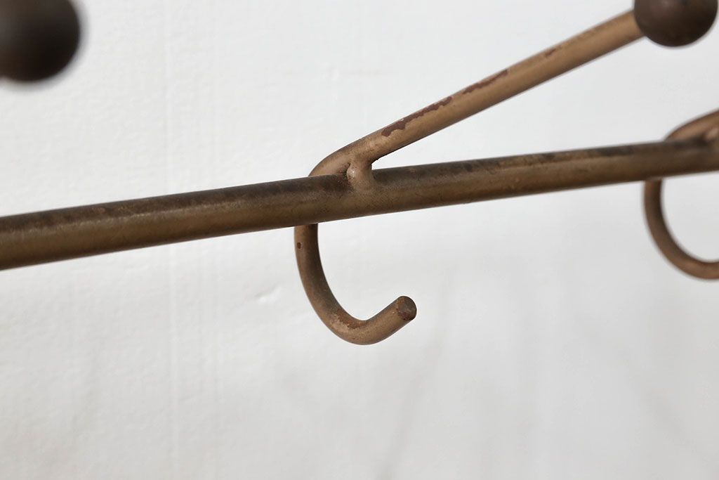 アンティーク雑貨　昭和レトロ レトロなアイアンハンガー(ポールスタンド、帽子掛け)