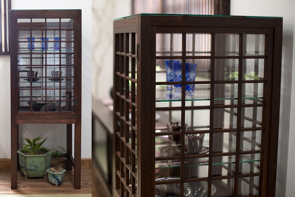アンティーク家具　古民具・骨董　脚付き!古い木製のアンティーク格子ガラスケース