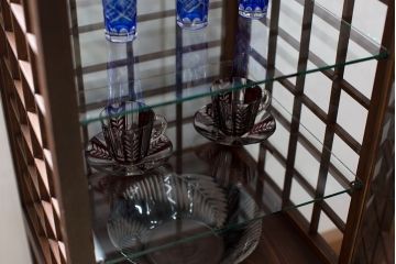 アンティーク家具　古民具・骨董　脚付き!古い木製のアンティーク格子ガラスケース